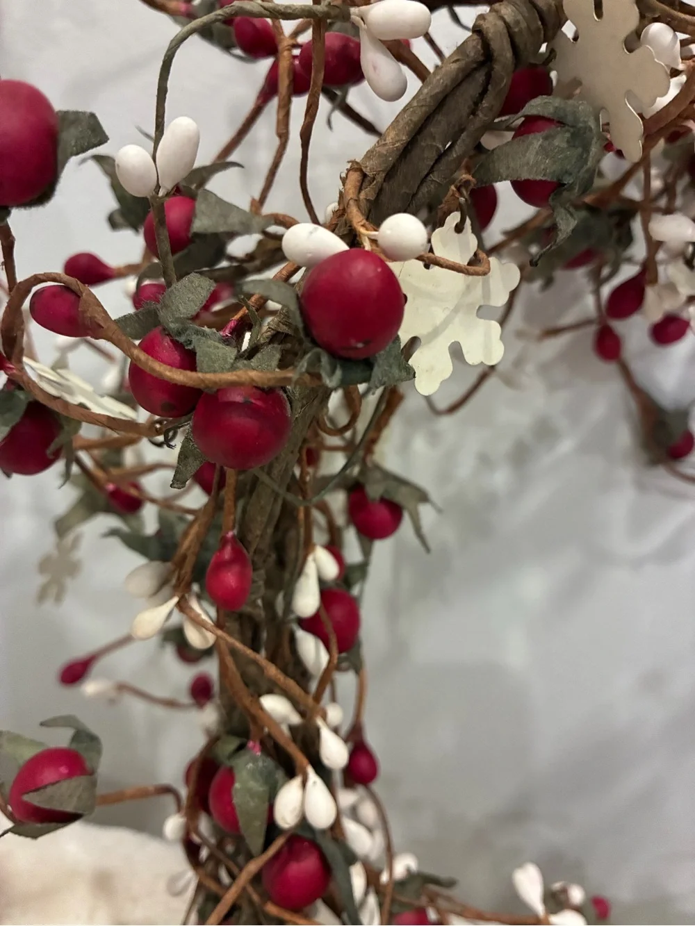 Holiday Berry Wreath - Red & White Festive Garland